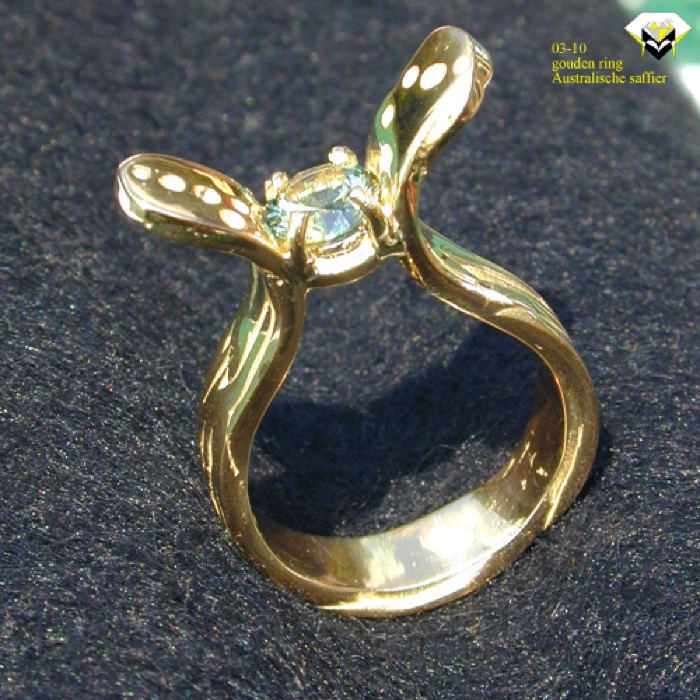 03-10 : ring met Australische saffier
14kt. goud
tot. 10 gram goud + parti-saffier briljant geslepen